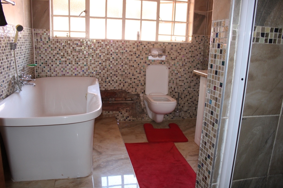 5 Bedroom Property for Sale in Ninapark Gauteng