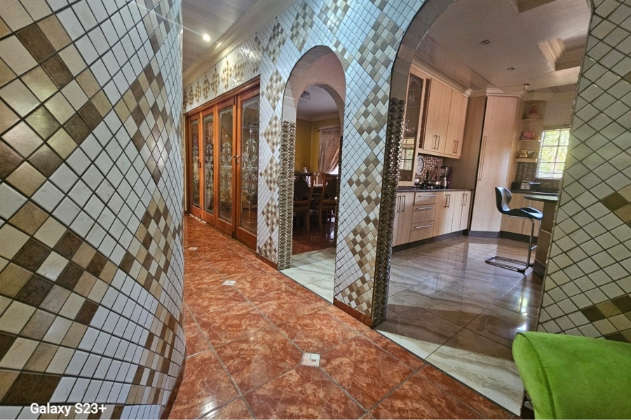5 Bedroom Property for Sale in Ninapark Gauteng