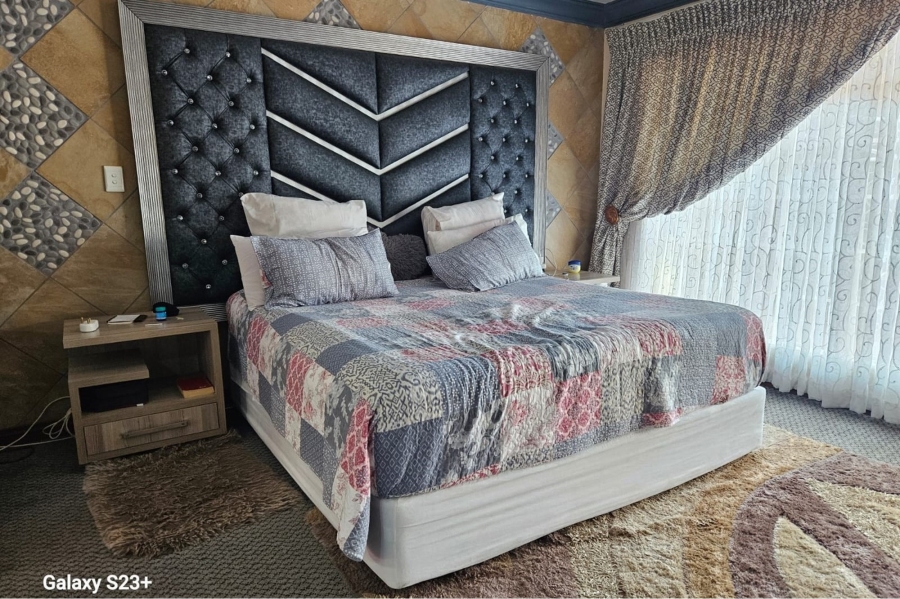 5 Bedroom Property for Sale in Ninapark Gauteng