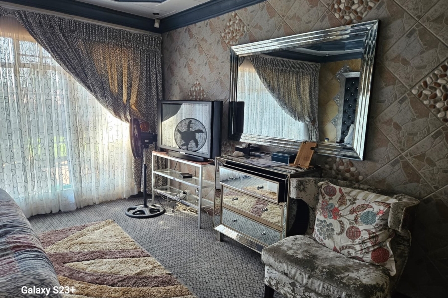 5 Bedroom Property for Sale in Ninapark Gauteng