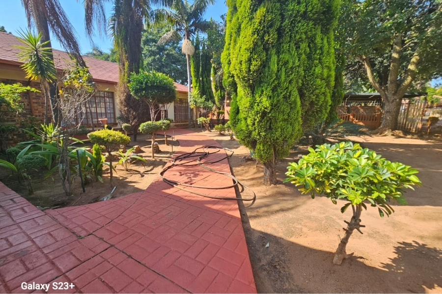 5 Bedroom Property for Sale in Ninapark Gauteng