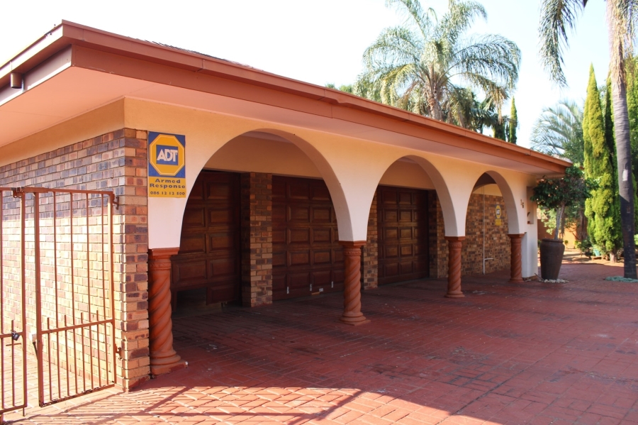 5 Bedroom Property for Sale in Ninapark Gauteng