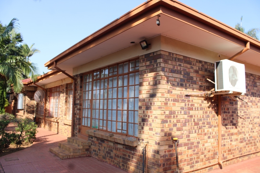 5 Bedroom Property for Sale in Ninapark Gauteng