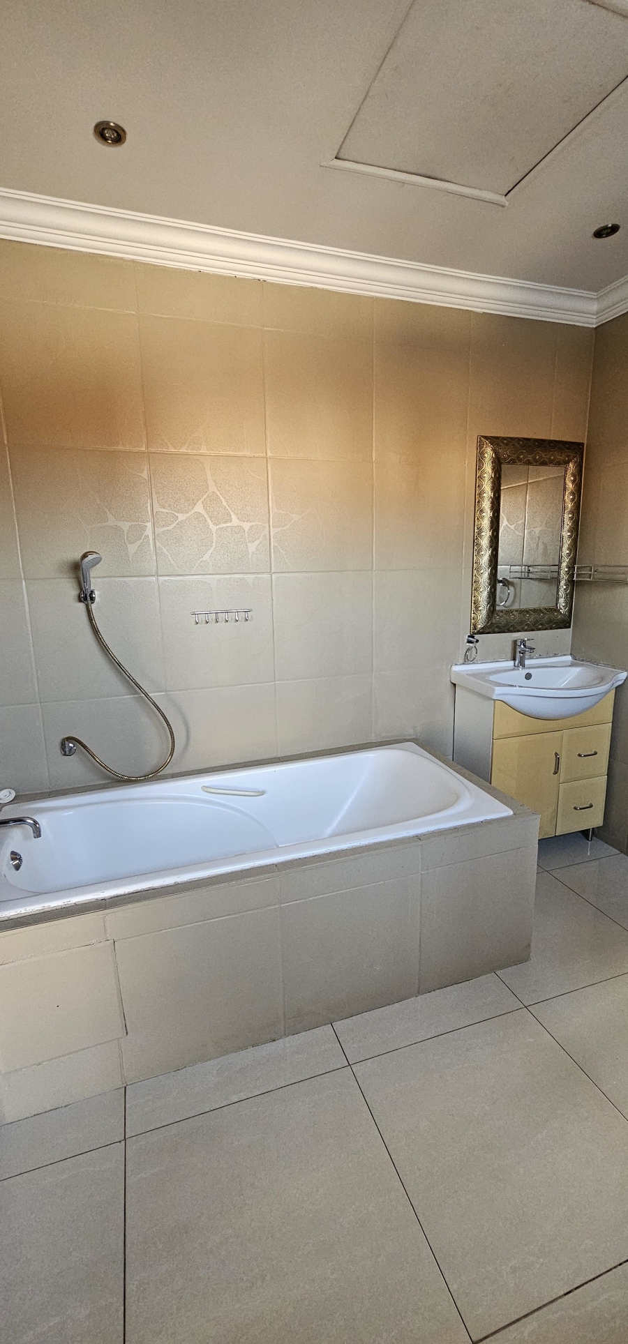 To Let 4 Bedroom Property for Rent in Eldo Meadows Gauteng