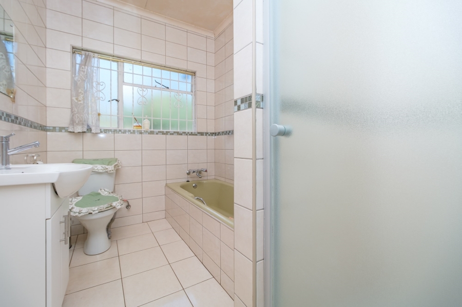 4 Bedroom Property for Sale in Glenvista Gauteng
