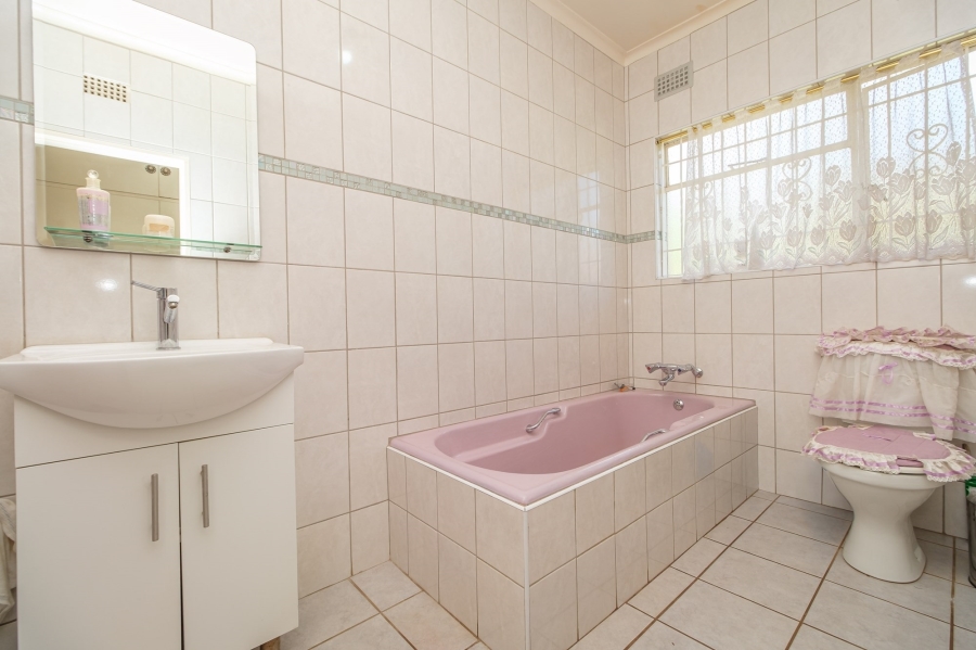 4 Bedroom Property for Sale in Glenvista Gauteng