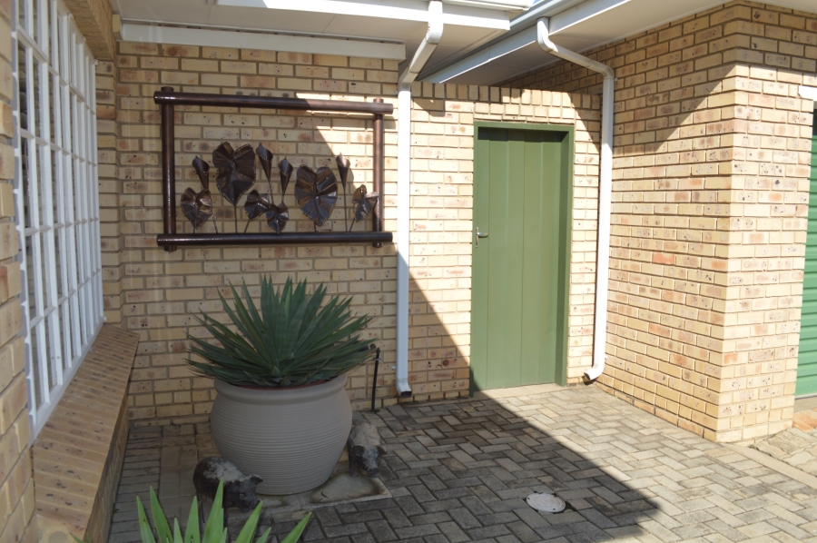 3 Bedroom Property for Sale in Three Rivers Proper Gauteng