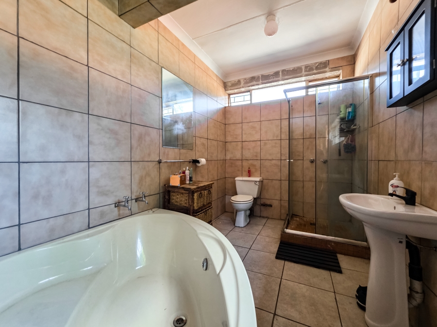 4 Bedroom Property for Sale in Rietfontein Gauteng