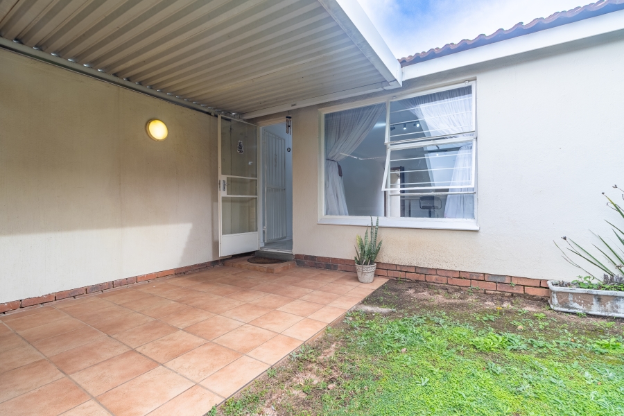 2 Bedroom Property for Sale in Magaliessig Gauteng