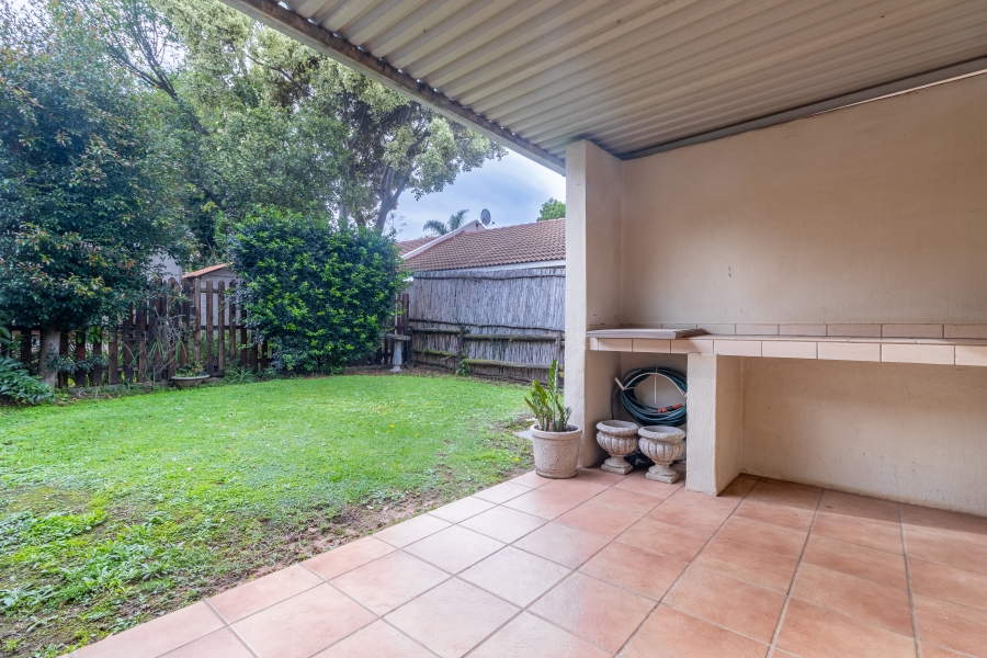 2 Bedroom Property for Sale in Magaliessig Gauteng