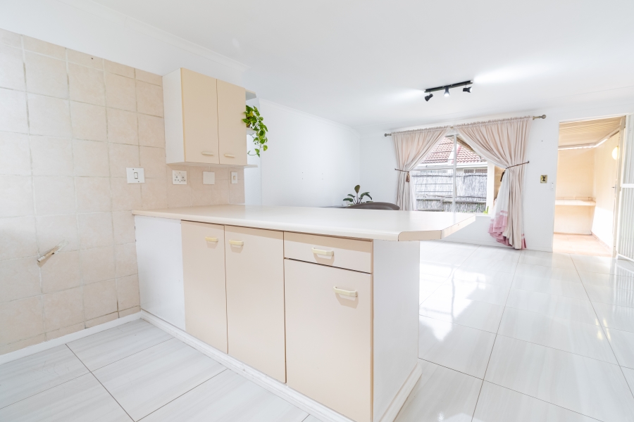 2 Bedroom Property for Sale in Magaliessig Gauteng