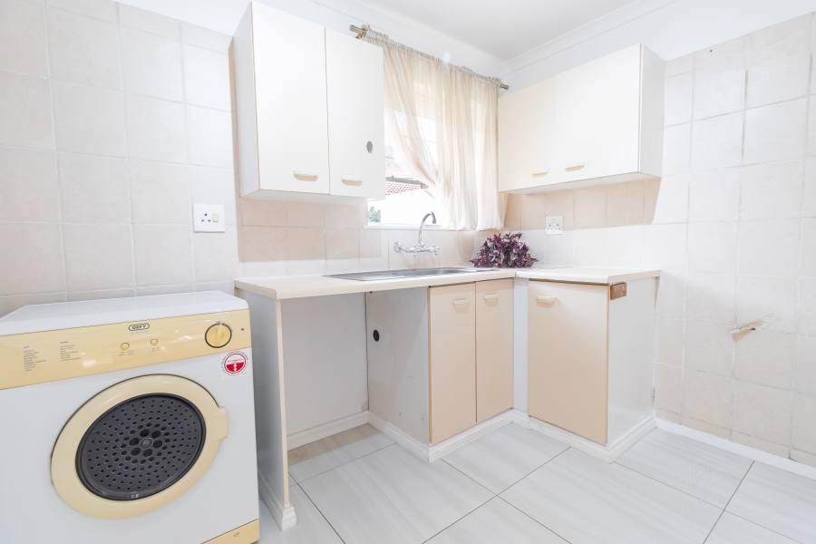 2 Bedroom Property for Sale in Magaliessig Gauteng