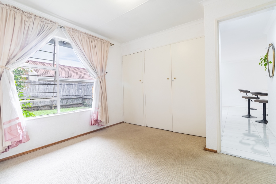 2 Bedroom Property for Sale in Magaliessig Gauteng