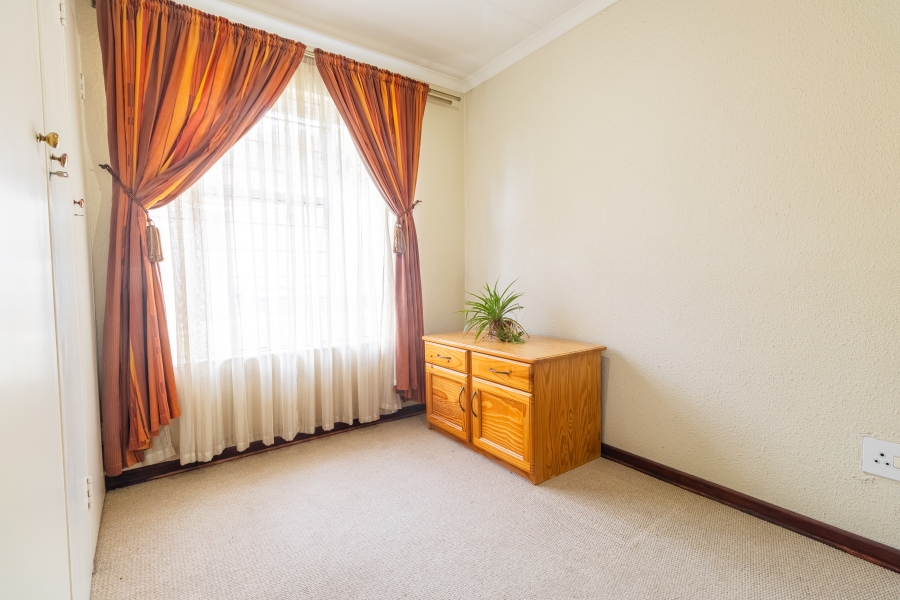 2 Bedroom Property for Sale in Magaliessig Gauteng