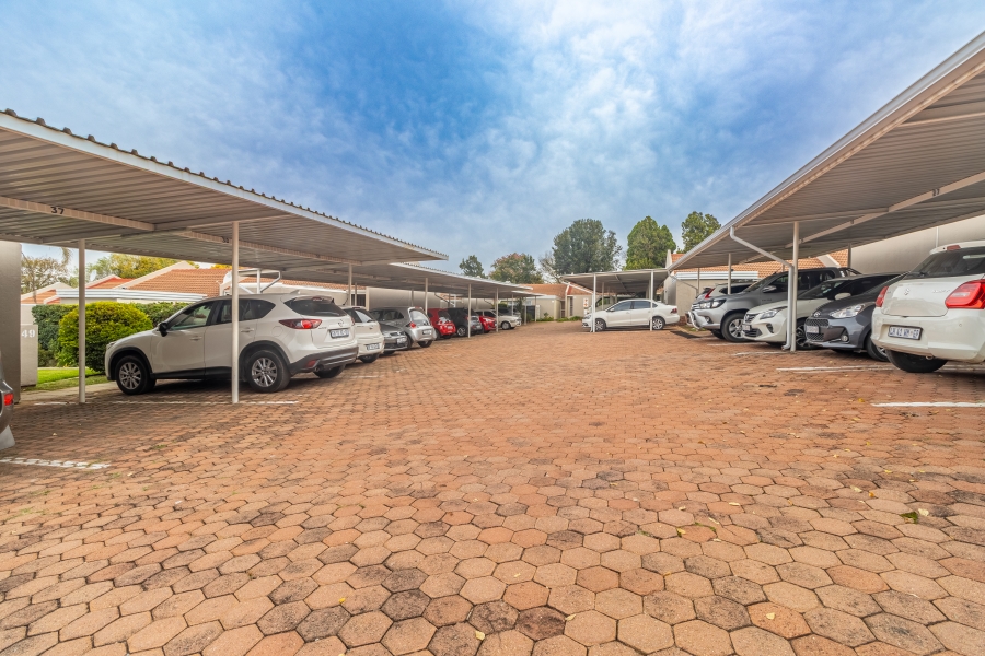 2 Bedroom Property for Sale in Magaliessig Gauteng