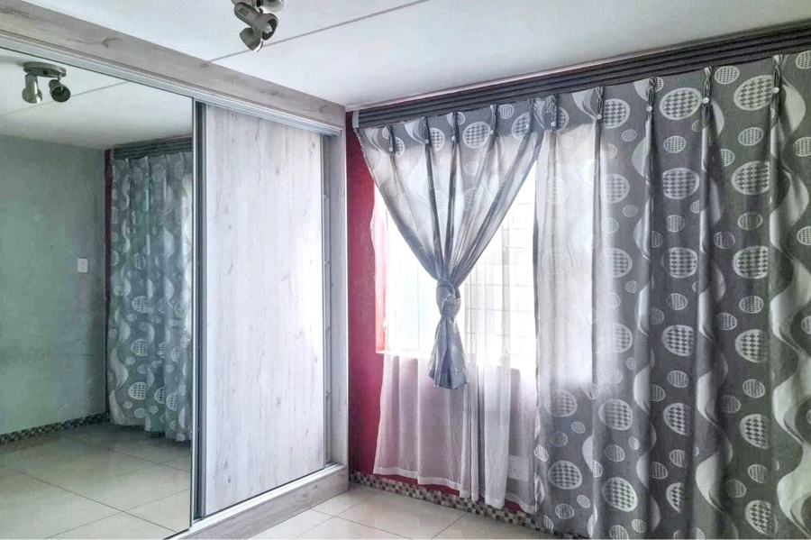 2 Bedroom Property for Sale in Vorna Valley Gauteng