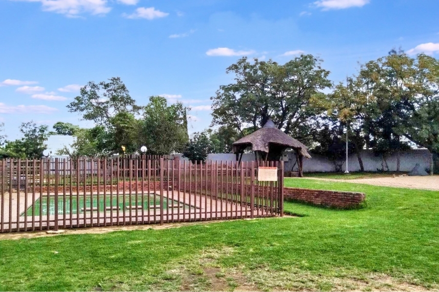 2 Bedroom Property for Sale in Vorna Valley Gauteng