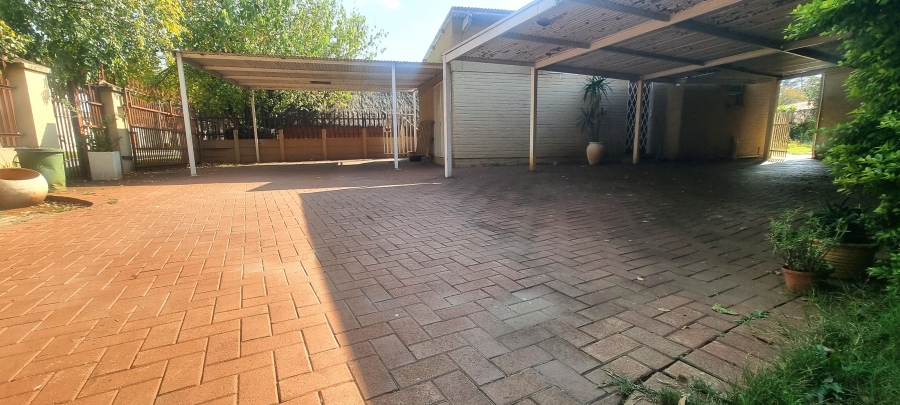 3 Bedroom Property for Sale in Wychwood Gauteng