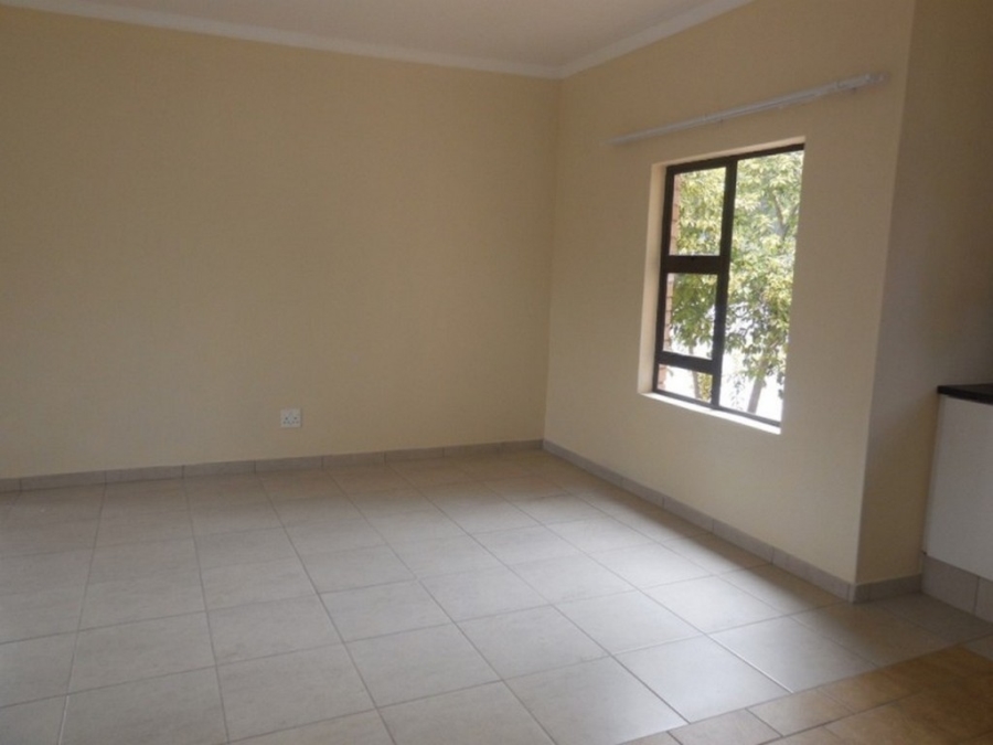 To Let 2 Bedroom Property for Rent in Woodmead Gauteng