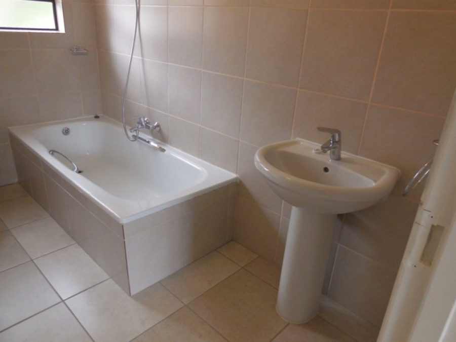 To Let 2 Bedroom Property for Rent in Woodmead Gauteng