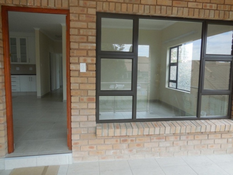 To Let 2 Bedroom Property for Rent in Woodmead Gauteng