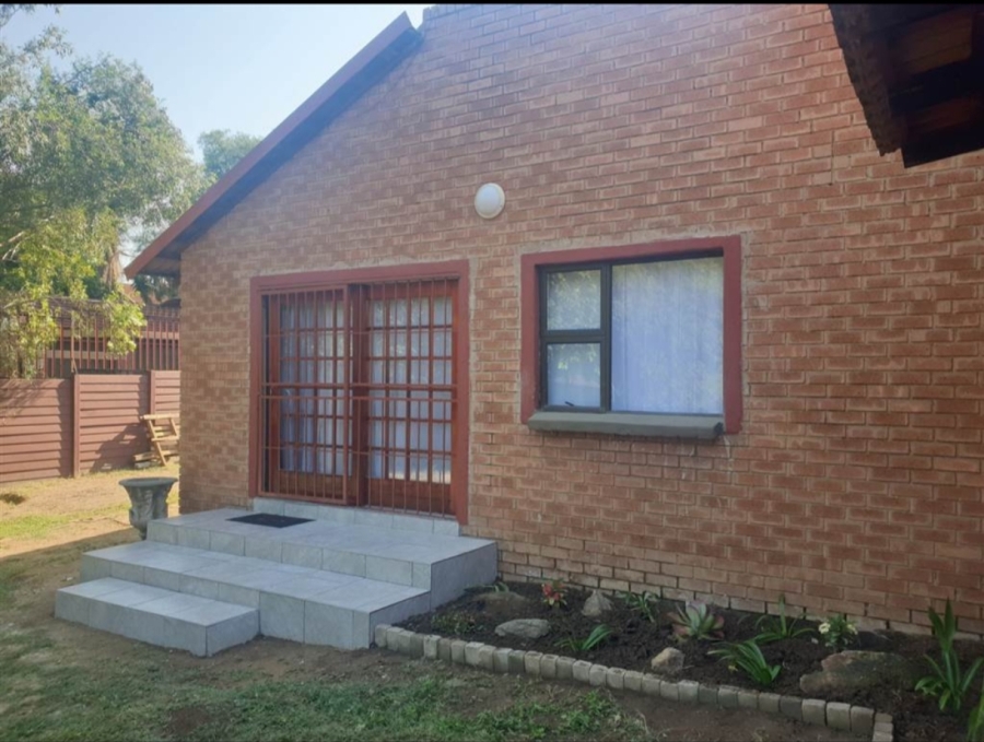 To Let 1 Bedroom Property for Rent in Douglasdale Gauteng