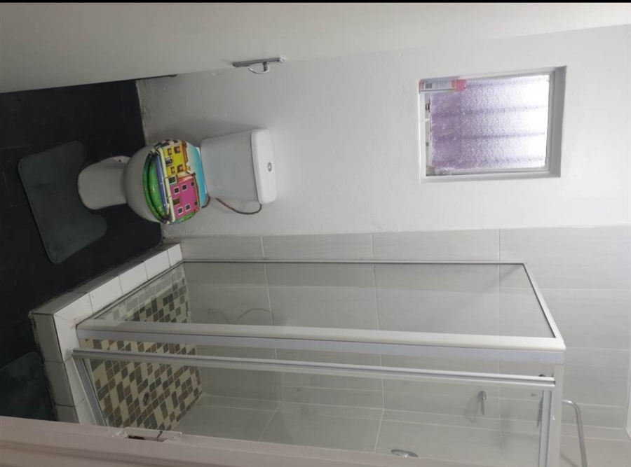 To Let 1 Bedroom Property for Rent in Douglasdale Gauteng
