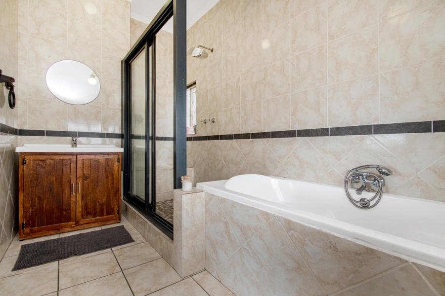 3 Bedroom Property for Sale in Constantia Kloof Gauteng