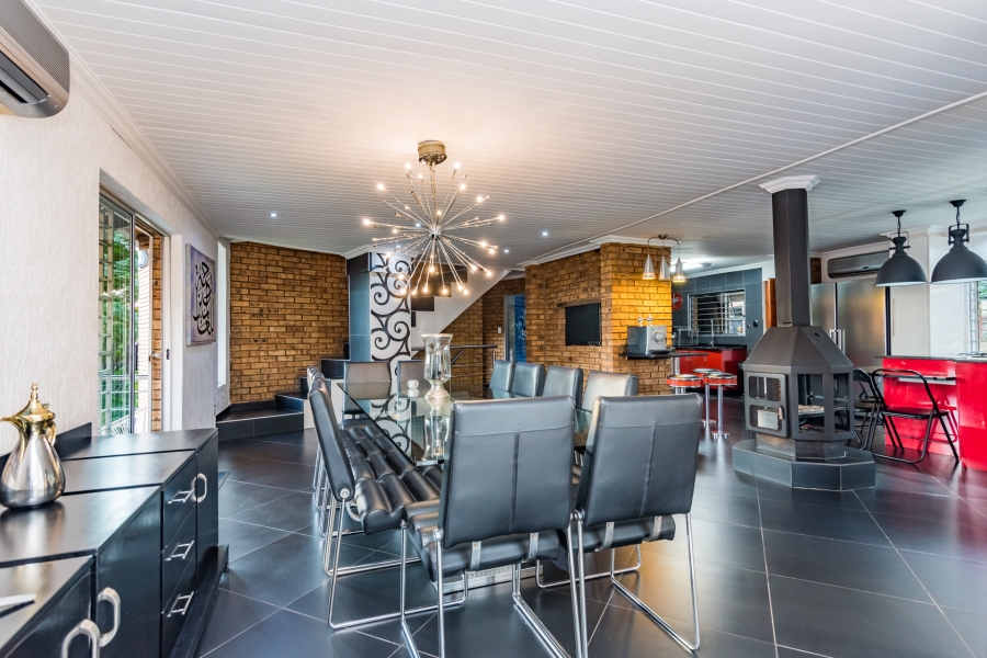 5 Bedroom Property for Sale in Helderkruin Gauteng
