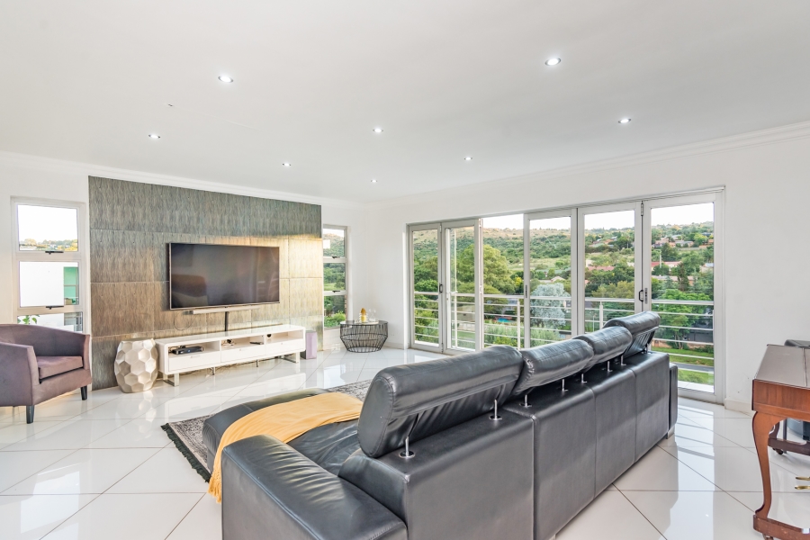 5 Bedroom Property for Sale in Helderkruin Gauteng