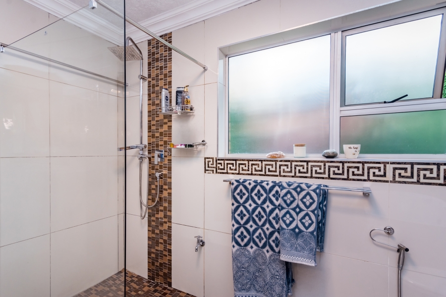5 Bedroom Property for Sale in Helderkruin Gauteng