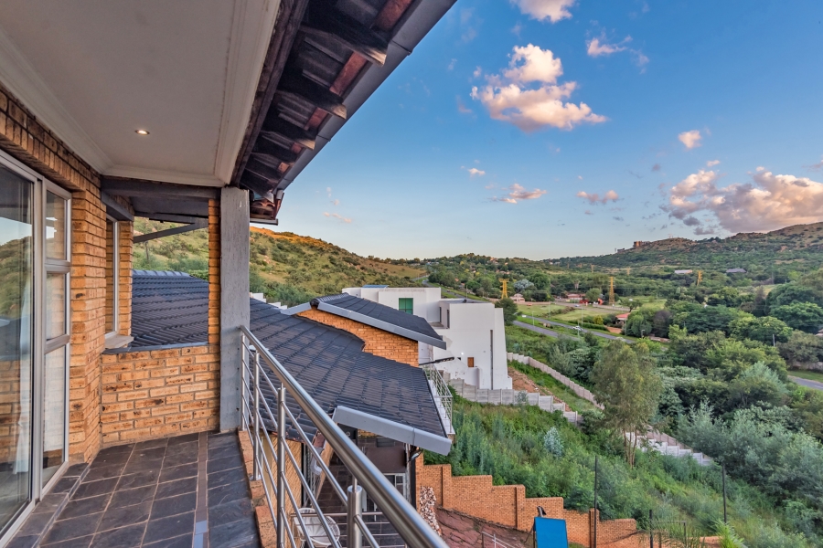 5 Bedroom Property for Sale in Helderkruin Gauteng