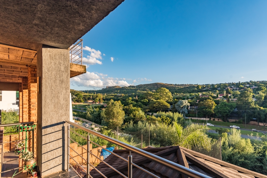 5 Bedroom Property for Sale in Helderkruin Gauteng