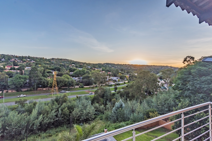 5 Bedroom Property for Sale in Helderkruin Gauteng