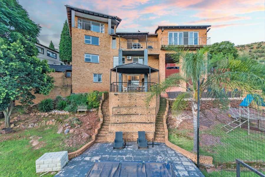 5 Bedroom Property for Sale in Helderkruin Gauteng