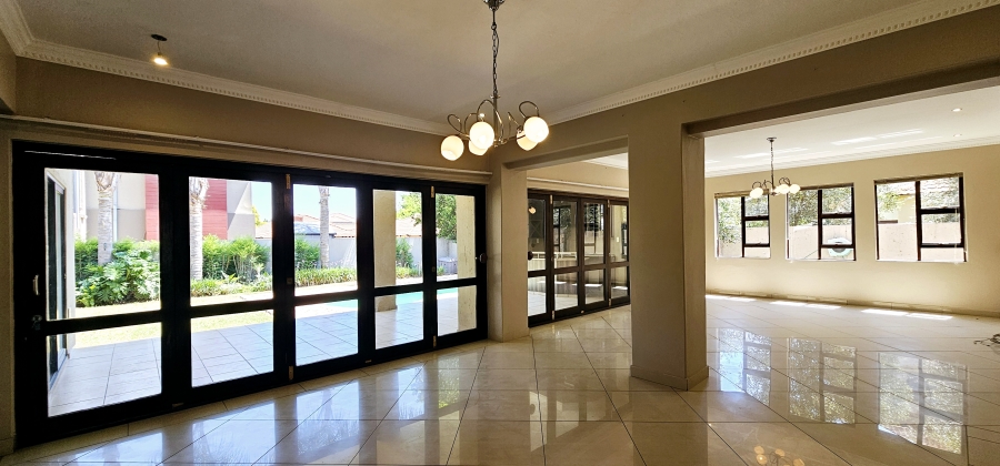 5 Bedroom Property for Sale in Willow Acres Ext 10 Gauteng