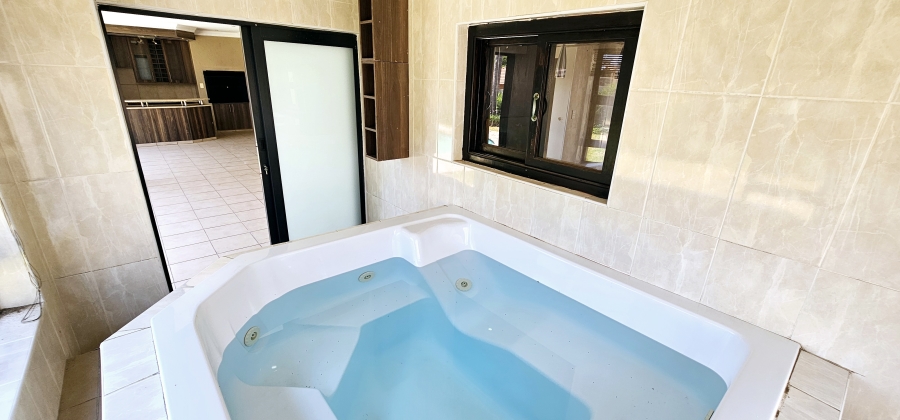 5 Bedroom Property for Sale in Willow Acres Ext 10 Gauteng
