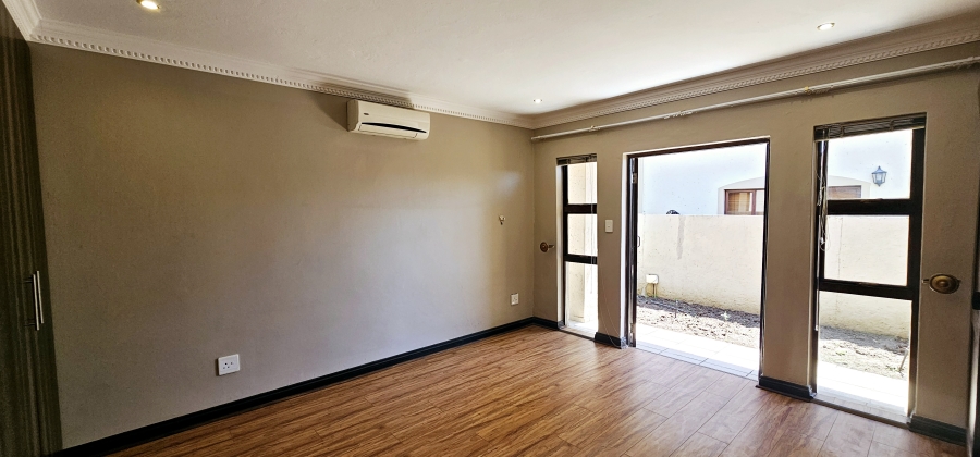 5 Bedroom Property for Sale in Willow Acres Ext 10 Gauteng