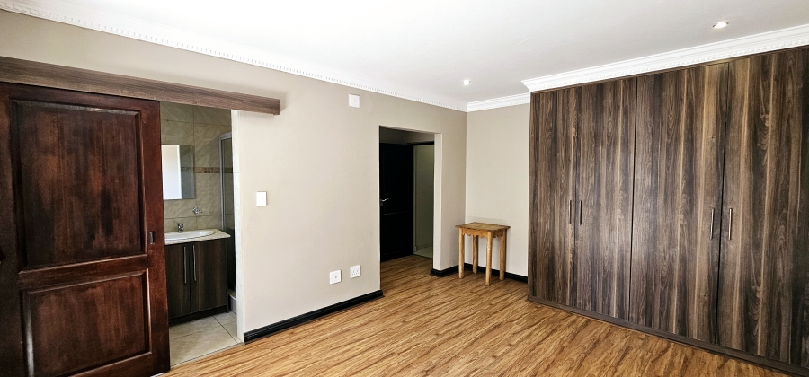 5 Bedroom Property for Sale in Willow Acres Ext 10 Gauteng