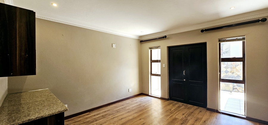 5 Bedroom Property for Sale in Willow Acres Ext 10 Gauteng