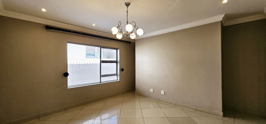 5 Bedroom Property for Sale in Willow Acres Ext 10 Gauteng