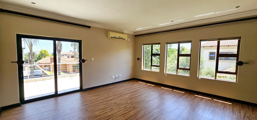 5 Bedroom Property for Sale in Willow Acres Ext 10 Gauteng
