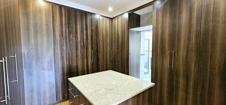5 Bedroom Property for Sale in Willow Acres Ext 10 Gauteng