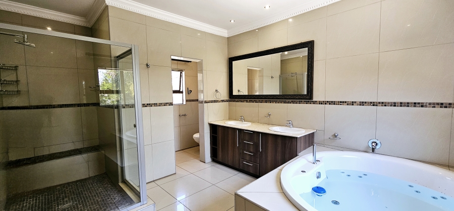 5 Bedroom Property for Sale in Willow Acres Ext 10 Gauteng