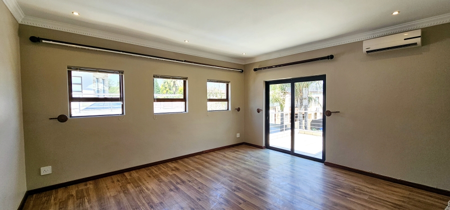 5 Bedroom Property for Sale in Willow Acres Ext 10 Gauteng