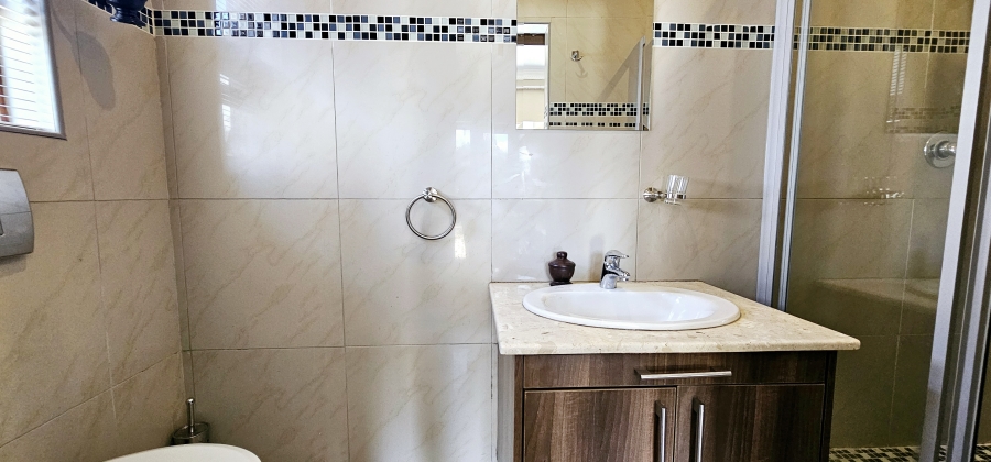 5 Bedroom Property for Sale in Willow Acres Ext 10 Gauteng