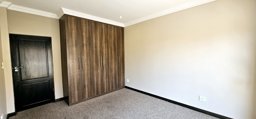 5 Bedroom Property for Sale in Willow Acres Ext 10 Gauteng