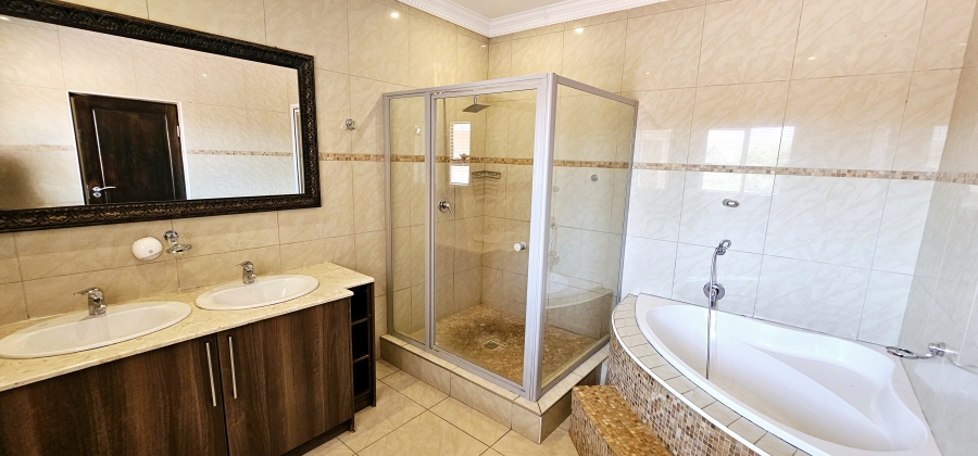 5 Bedroom Property for Sale in Willow Acres Ext 10 Gauteng