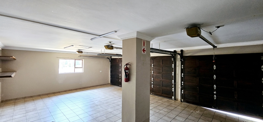 5 Bedroom Property for Sale in Willow Acres Ext 10 Gauteng