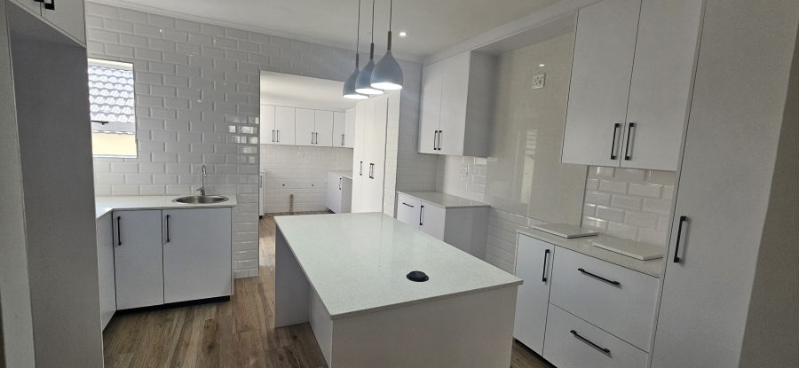 To Let 3 Bedroom Property for Rent in Modderfontein Gauteng